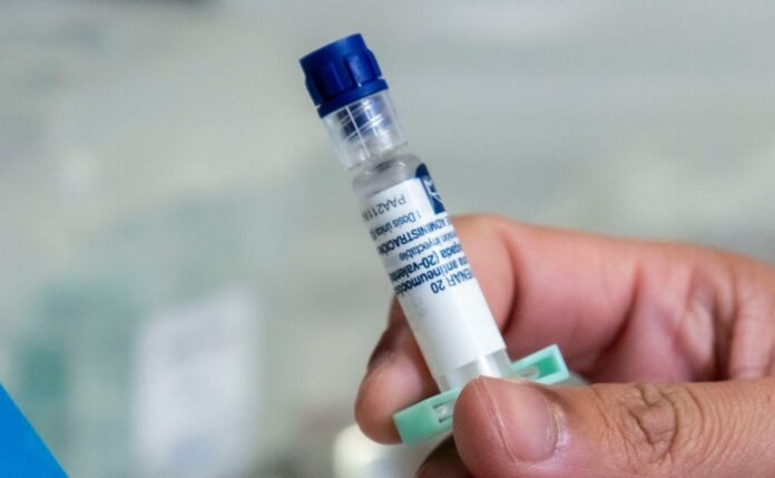 Curitiba oferece vacina Pneumo-20 para idosos com 85 anos ou mais