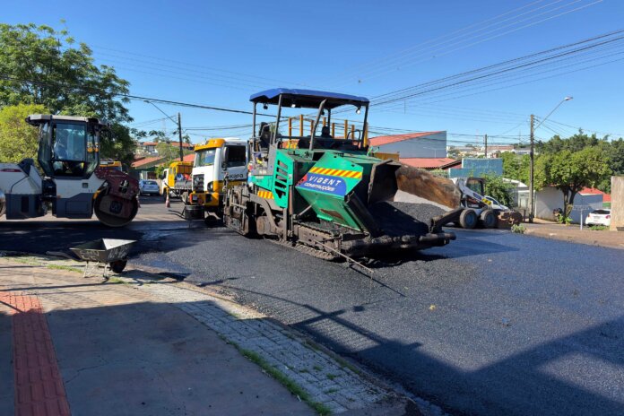 Londrina faz recapeamento em 10 ruas e operação tapa-buracos em 8 locais até novembro