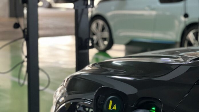 Paraná tem 58 mil carros elétricos e expande rede de recarga