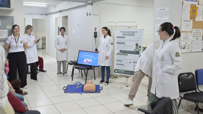Telêmaco Borba treina profissionais de saúde em reanimação cardiopulmonar