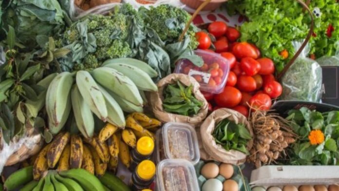 Inflação em outubro desacelera para 0,32%, mas alimentos disparam