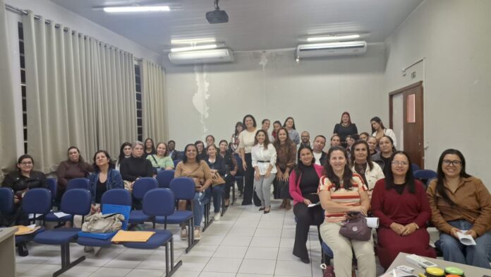 Jacarezinho forma professores em comunicação alternativa com apoio da UENP