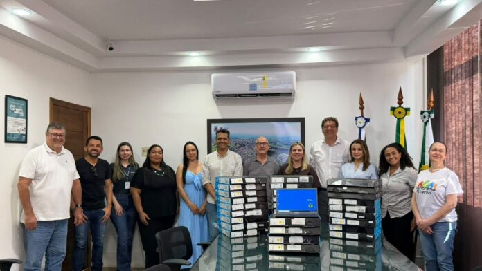 Cornélio Procópio recebe 10 notebooks para educação e qualificação profissional