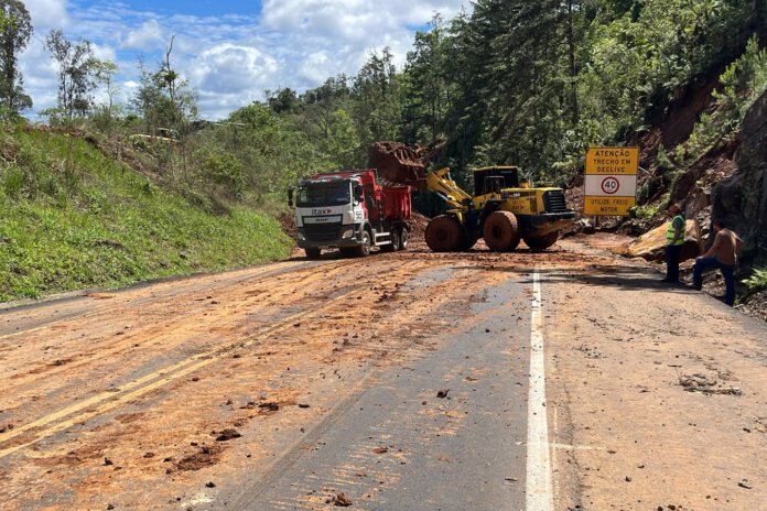 Chuvas e obras interditam 6 rodovias no Paraná